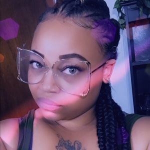 Meet your Posher, Danaka